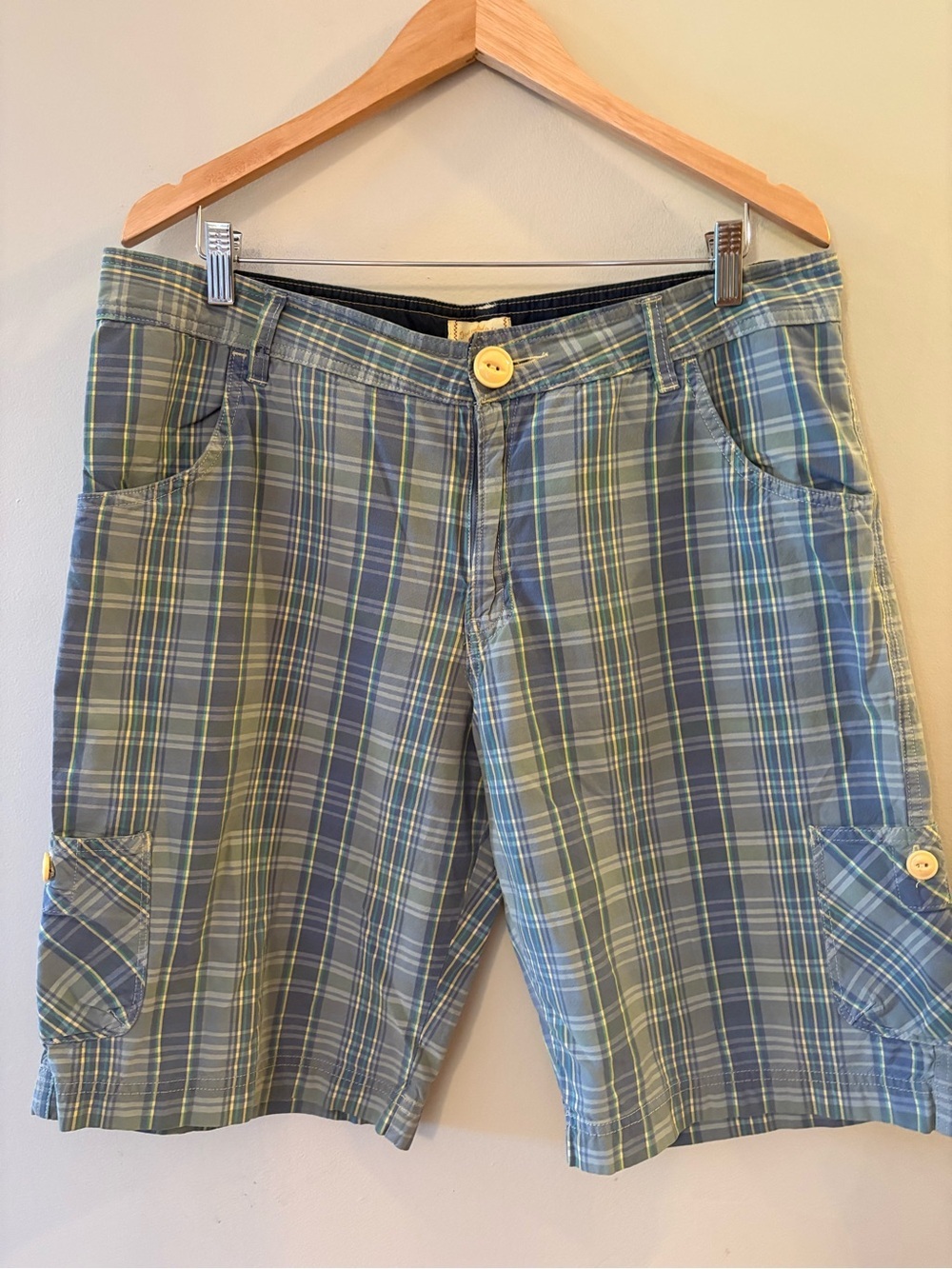 Levi's Plaid Cargo Shorts violet yellow, green pattern 100% Cotton women’s Sz 16